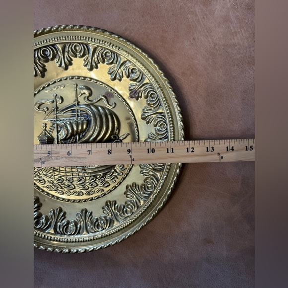 12” Brass Embossed Wall Hanging Plate Galleon Facing Ships Vintage Decor - Picture 5 of 6